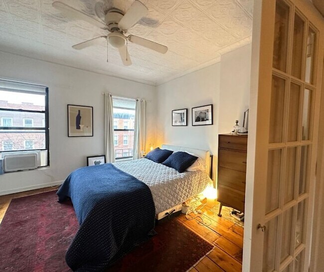 Foto del edificio - 82 Carroll St