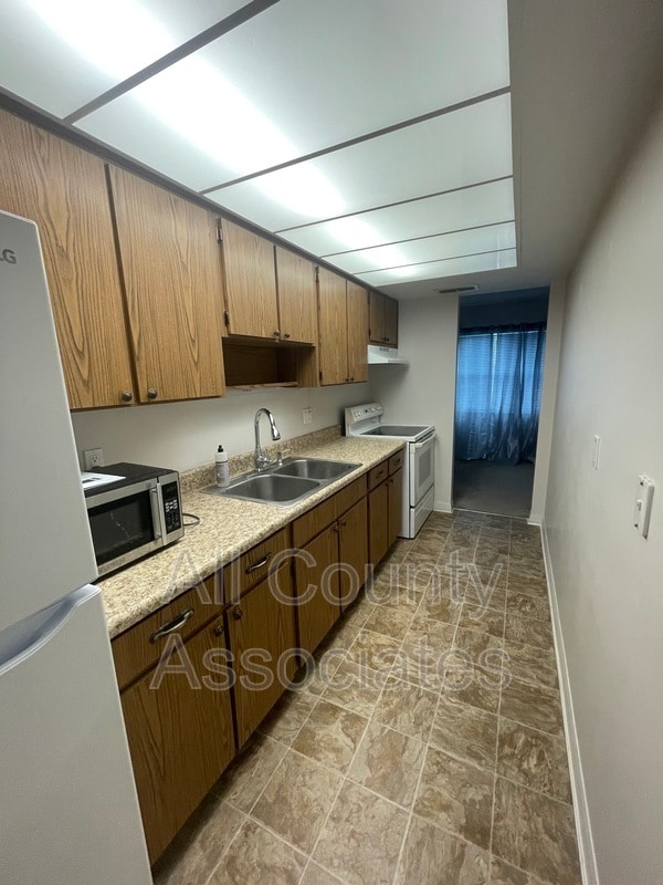 Building Photo - 5060 76th Ave N