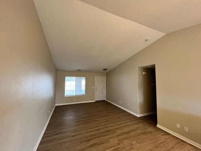 Building Photo - 1161 Morgan Dr