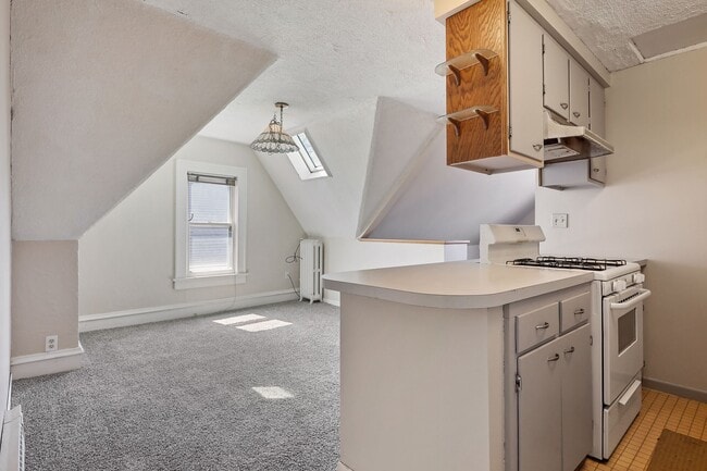 Building Photo - 2521 Bryant Ave S