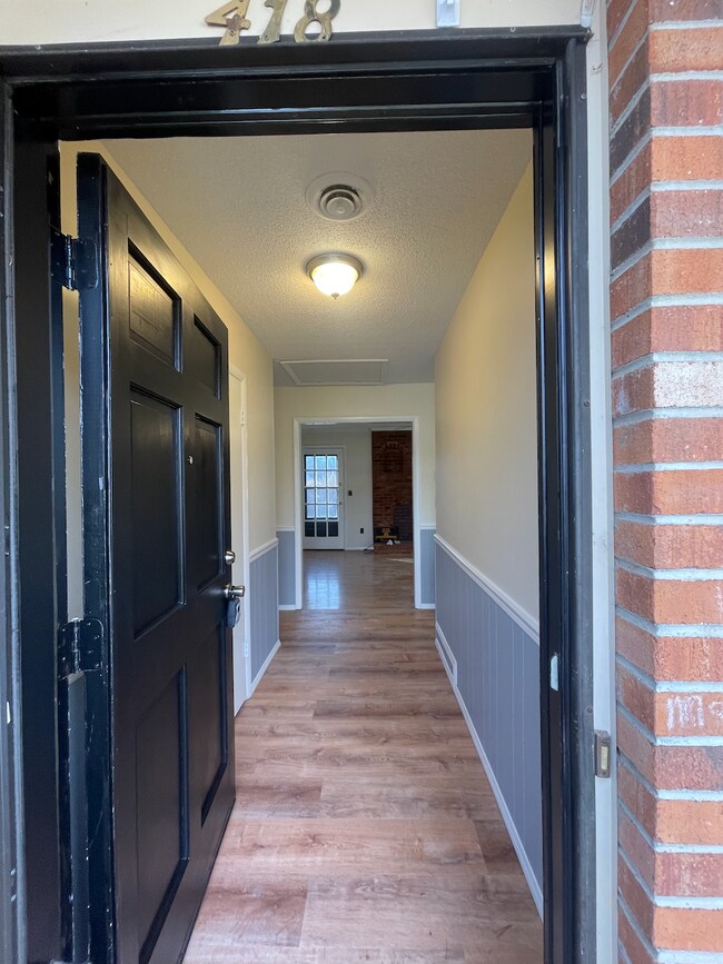 Foto del edificio - 418 Hillcrest Dr