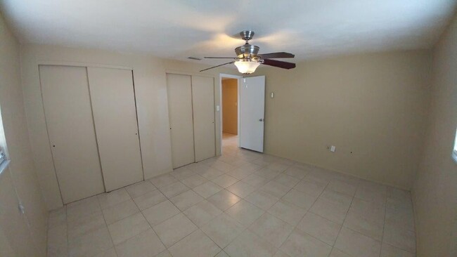 Foto del edificio - JUST REDUCED!!!  Comfortable 2/1.5/1 900 S...