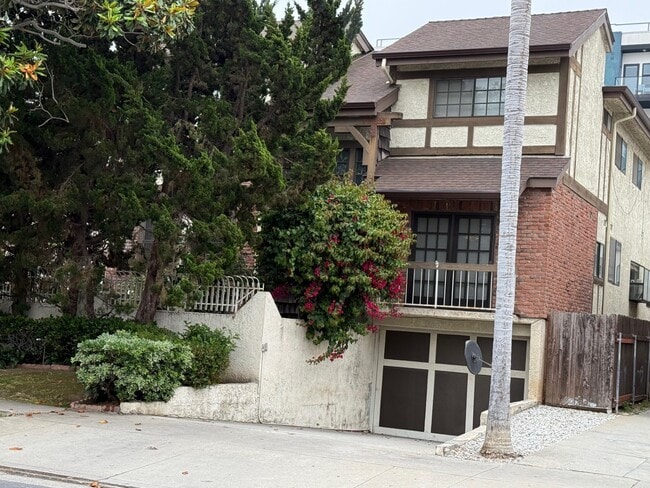 Building Photo - 3647 Keystone Ave