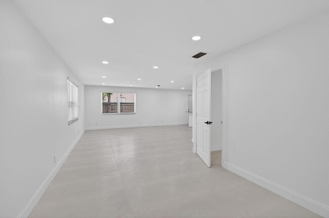 Building Photo - 2630 SW 49th Ct