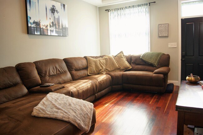 Foto del edificio - Charming 3 Bedroom/3 Bathroom Townhome in Canton, MD!