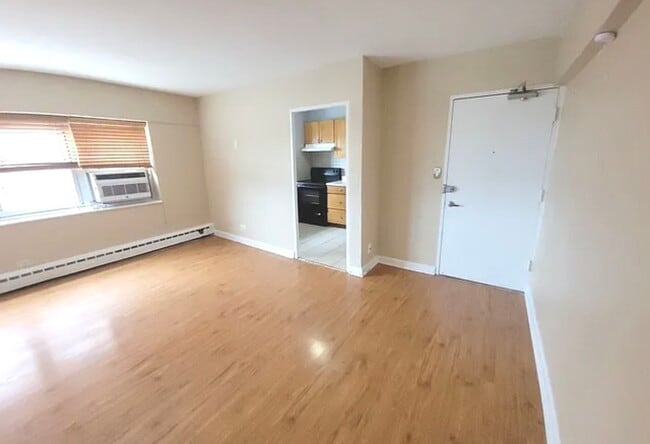 Foto del edificio - 4950 N Marine Dr