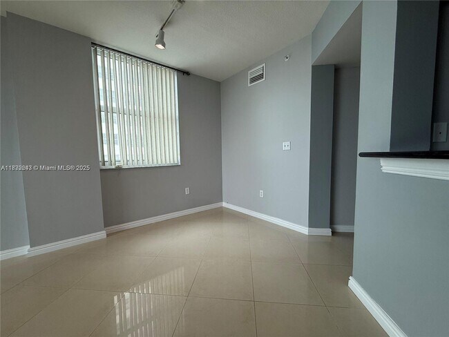 Foto del edificio - 9201 Collins Ave