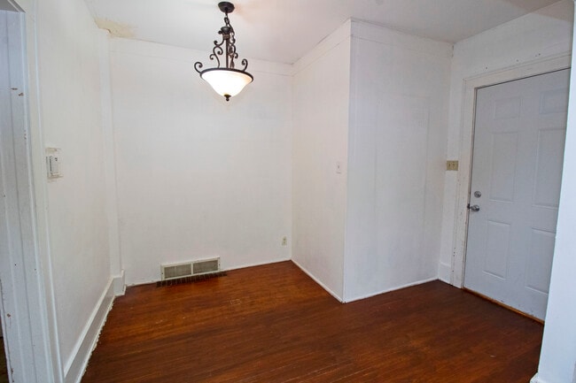 Building Photo - 433 5th Ave NE