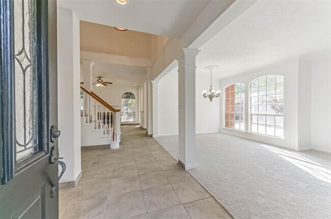 Foto del edificio - 15206 Evergreen Knoll Ln