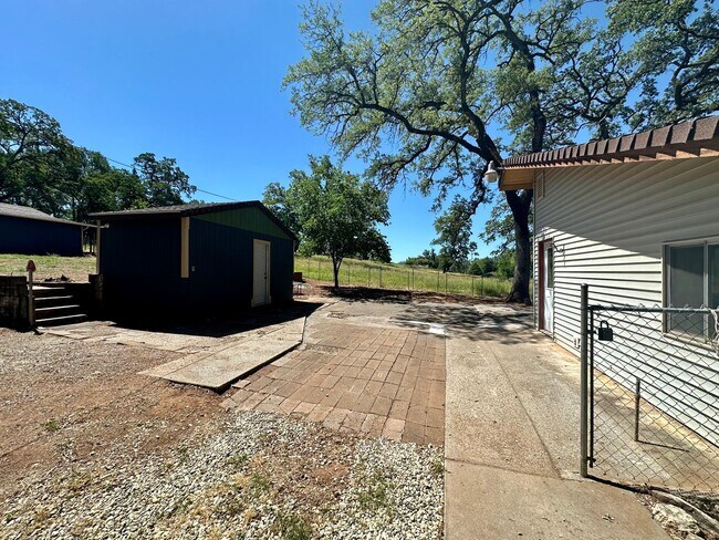 Foto del edificio - Cozy, Country 3 bedroom 1 Bathroom Home Wi...
