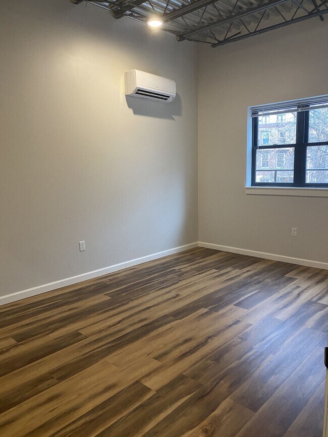 Interior Photo - The Knick