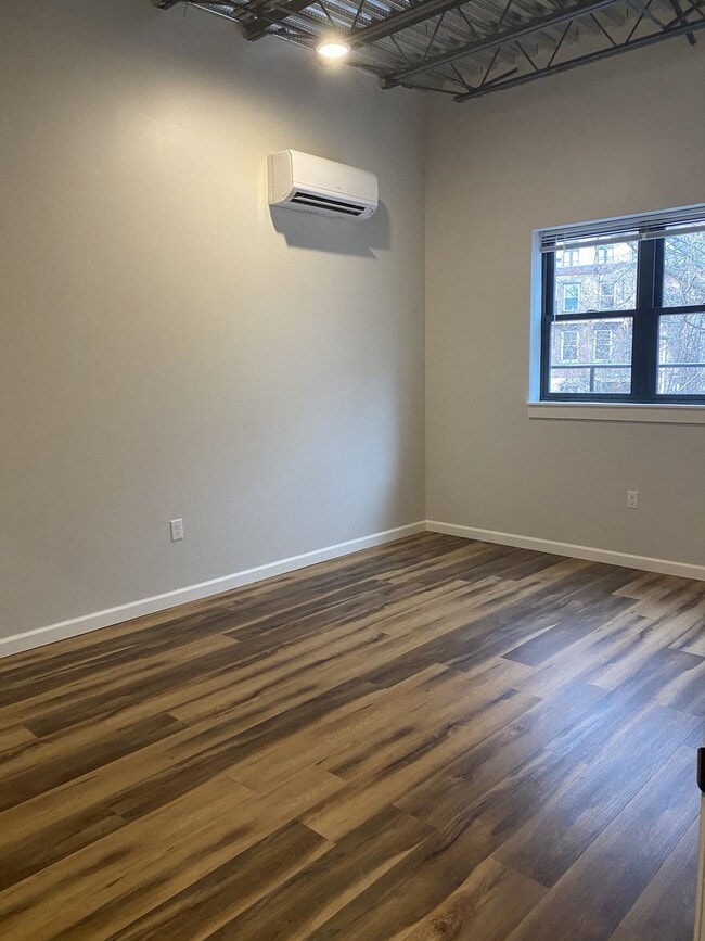 Interior Photo - The Knick