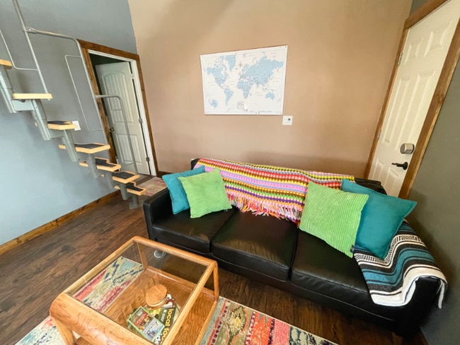 Building Photo - 411 W Quartz St