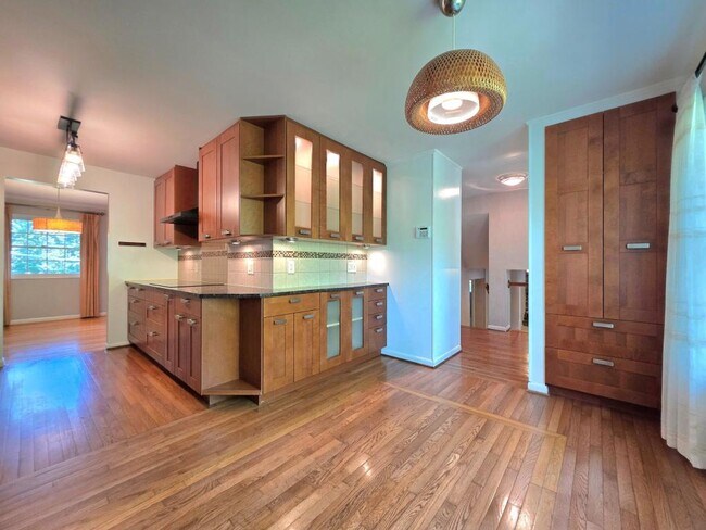 Foto del edificio - 2215 Collingwood Rd