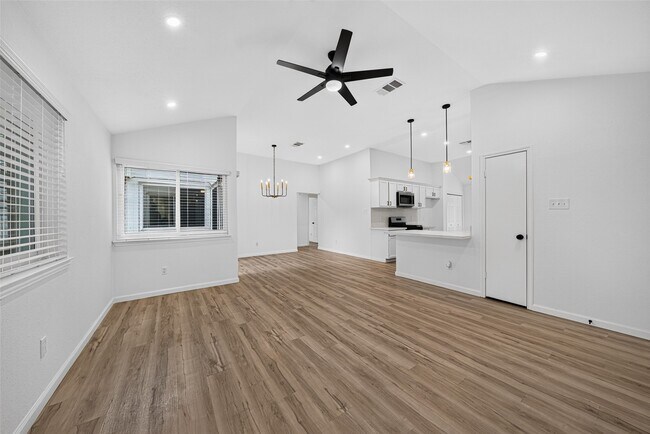 Building Photo - 17006 Enchanted Cir E