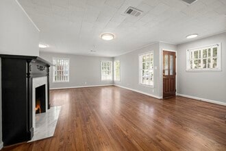 Building Photo - 6438 Pinehurst Dr