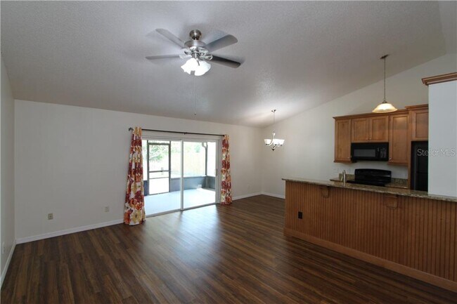 Building Photo - 1010 McCully Ct