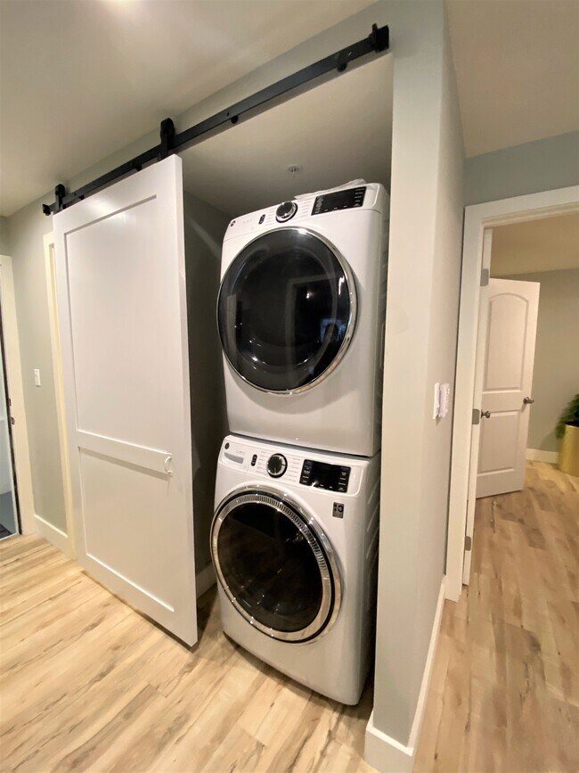 Building Photo - 1324 8th Ave