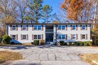 Building Photo - 121 Mark Twain Cir