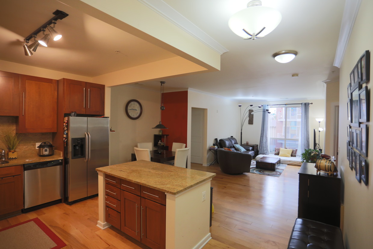 Primary Photo - 2200 N Westmoreland St