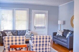 Building Photo - 182 Williams St