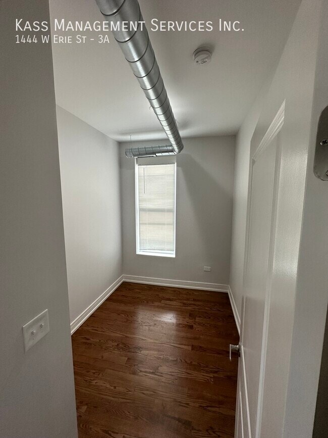 Foto del edificio - 1444 W Erie St