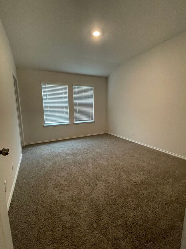 Foto del edificio - Attractive Like New Home In Master Planned...