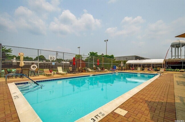 Foto del edificio - 114 Clubhouse Dr