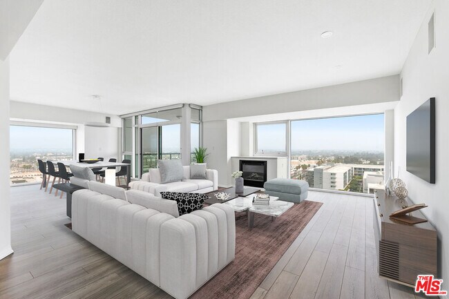 Building Photo - 13600 Marina Pointe Dr