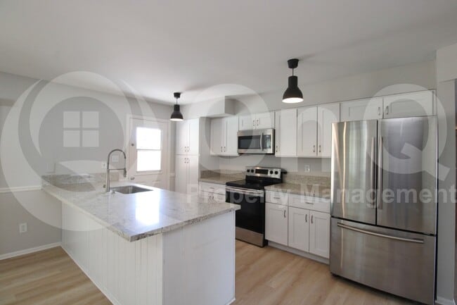 Building Photo - 537 E Laguna Dr