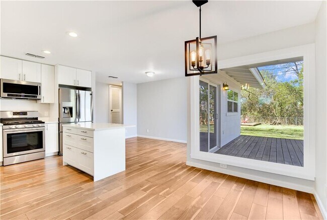 Foto del edificio - 5204 Creekline Dr