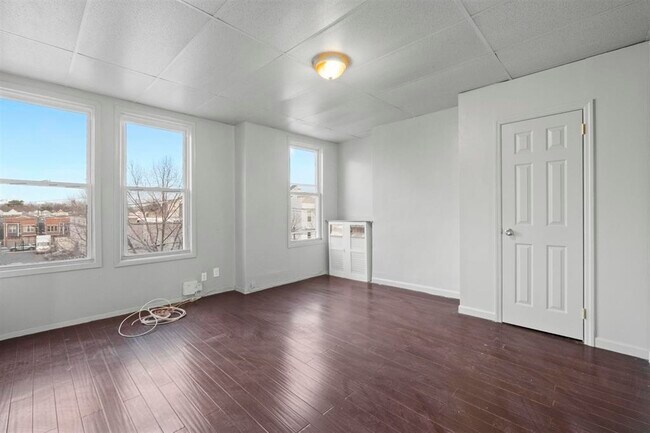 Foto del edificio - 147 Danforth Ave