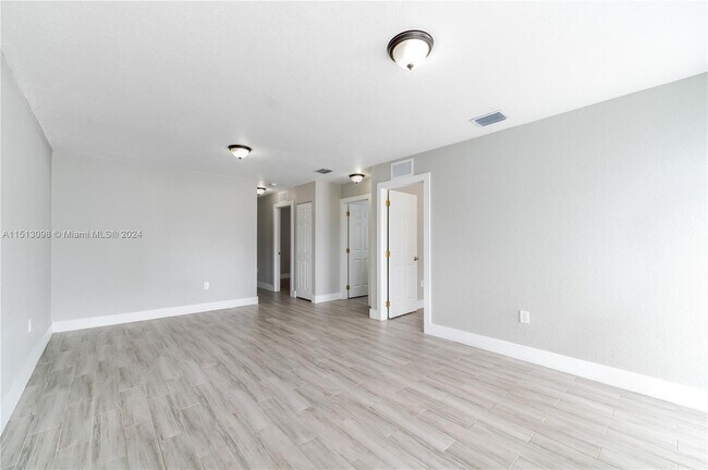 Foto del edificio - 2419 NW 101st St