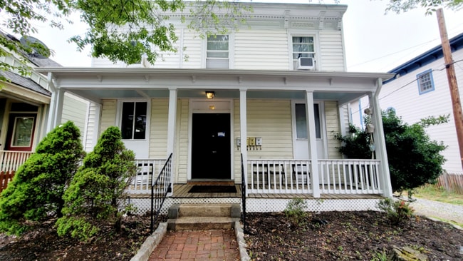 Building Photo - 516 S Pine St