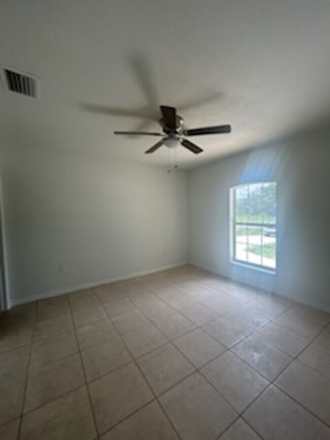 Foto del edificio - 3/2/1 Single Family Home Available-Cozy Pe...