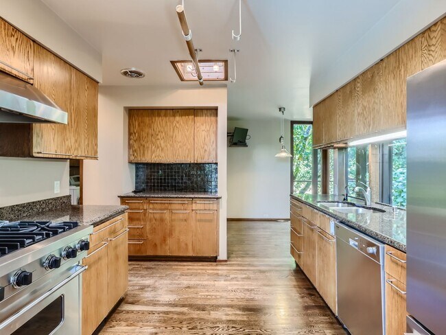 Foto del edificio - 4bd/3ba Kirkland House