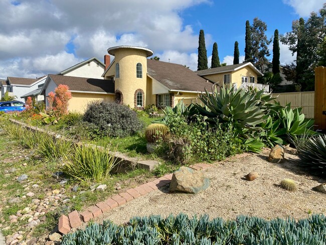 Building Photo - Spacious 6 Bedroom Rancho Penasquitos Home...