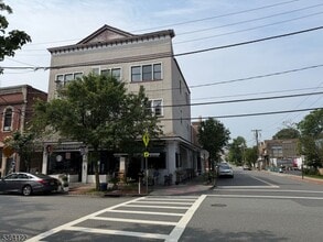 Building Photo - 97 Walnut St