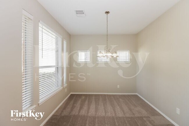 Foto del edificio - 230 Silver Ripple Dr