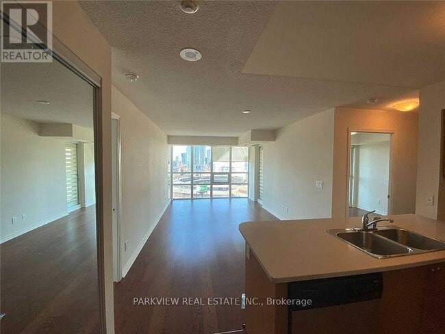 Building Photo - 25 Lower Simcoe St