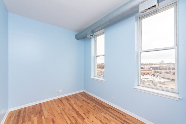 Building Photo - 2356 N Elston Ave