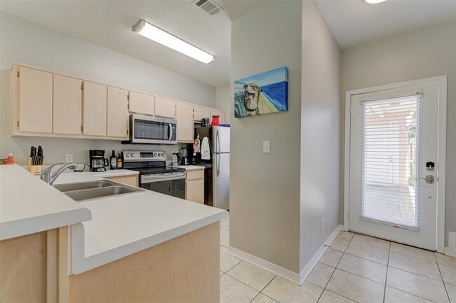 Building Photo - 450 S Geronimo St