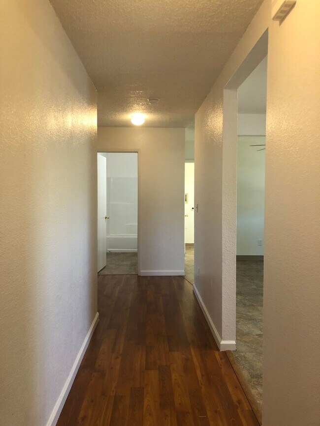 Foto del edificio - 4806 Magnolia St - Unit B, Salida
