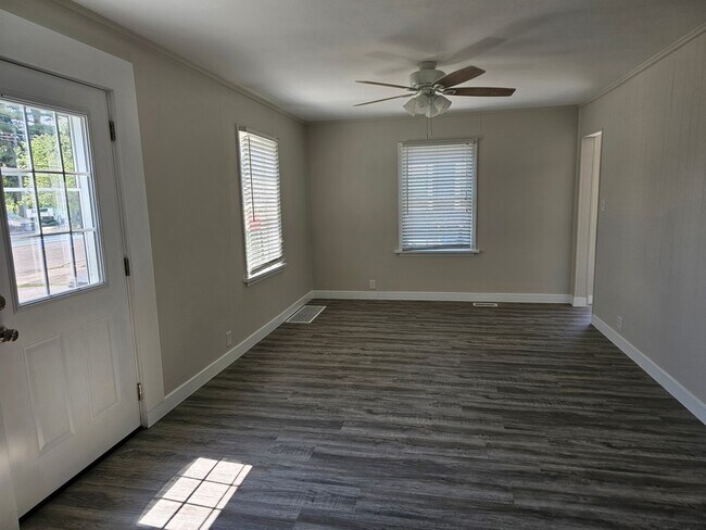 Foto del edificio - 2118 E 5th St