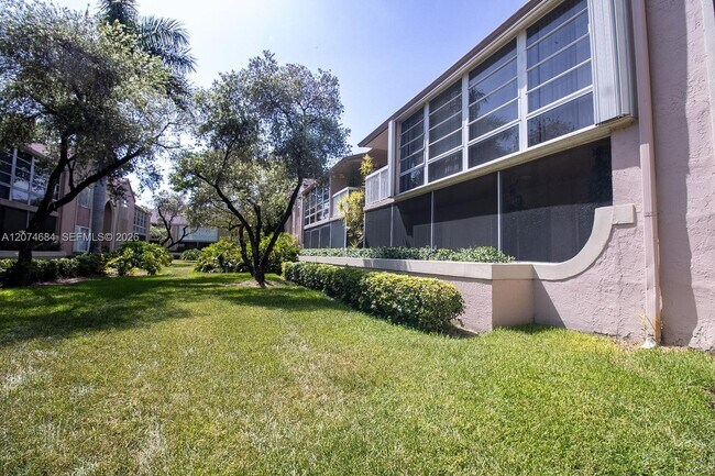 Foto del edificio - 4760 NW 102nd Ave