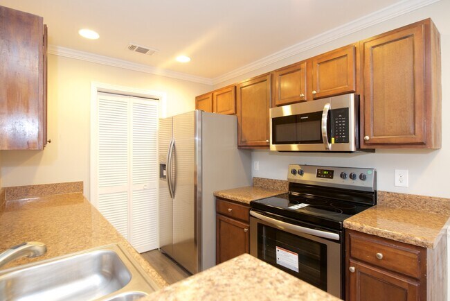 Foto del edificio - 225 Warm Springs Cir
