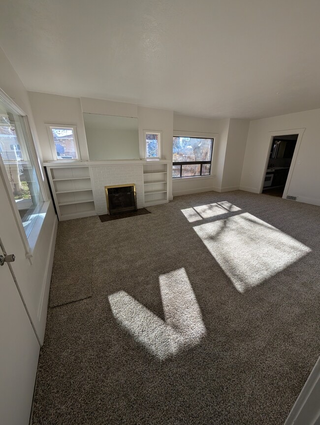 Foto del edificio - 225 N Main St