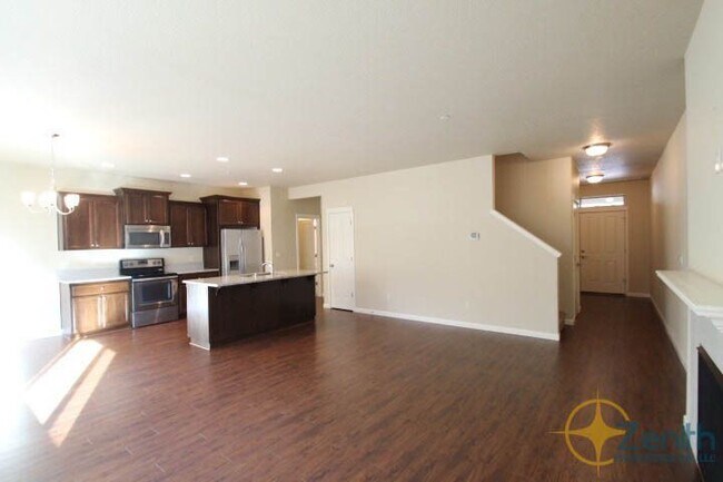Building Photo - 3005 NE 75th St