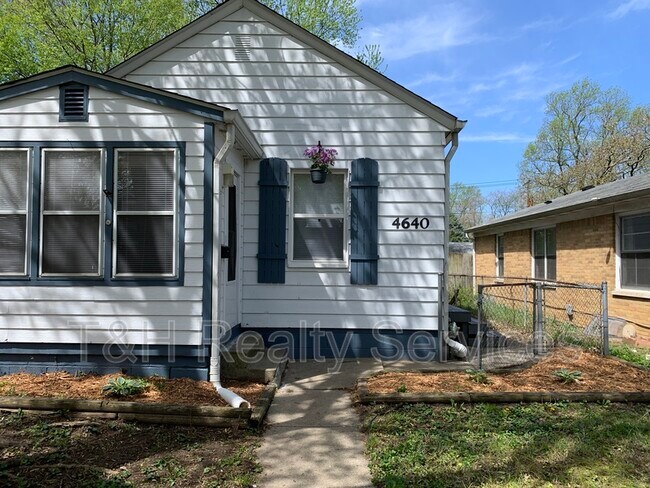 Foto del edificio - 4640 Kingsley Dr