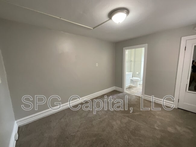 Building Photo - 124 York St